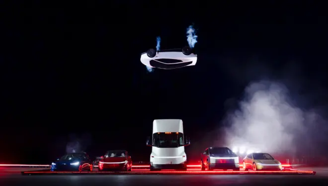 特斯拉会“飞”了!新款Roadster刚刚亮相,现场腾空翻转!2028年量产