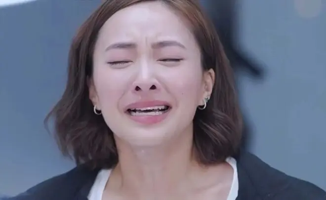 TVB知名女星奉献大尺度演出，在镜头前脱衣露肉