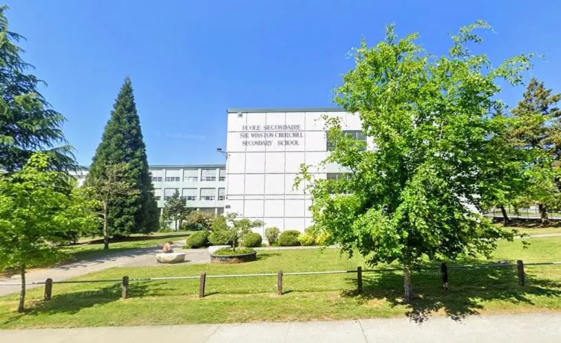温哥华名校男生疑用AI制女同学不雅影像，警方介入