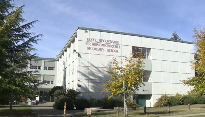 温哥华名校男生疑用AI制女同学不雅影像，警方介入