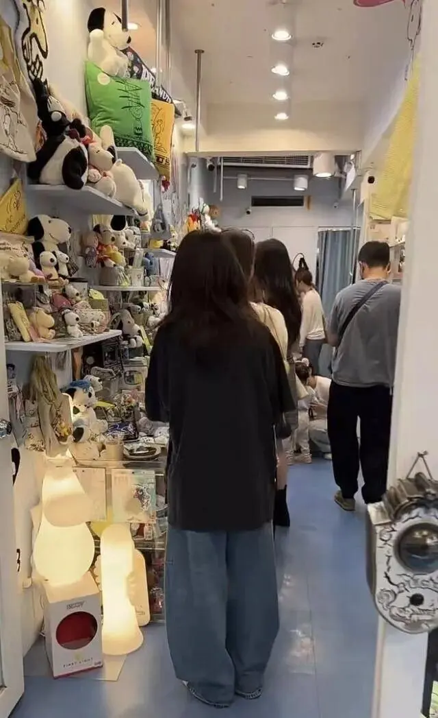 汪小菲带玥儿台湾逛街，玥儿和筱梅超亲近