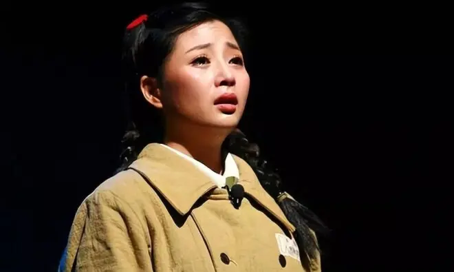 46岁殷桃路人照判若两人，昔日女神变大妈