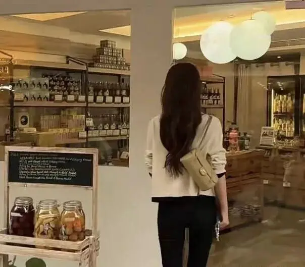 汪小菲带玥儿台湾逛街，玥儿和筱梅超亲近