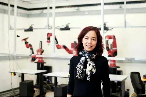 华女15岁来美 大学经营干洗店 今成AI教母资料库卖出82亿