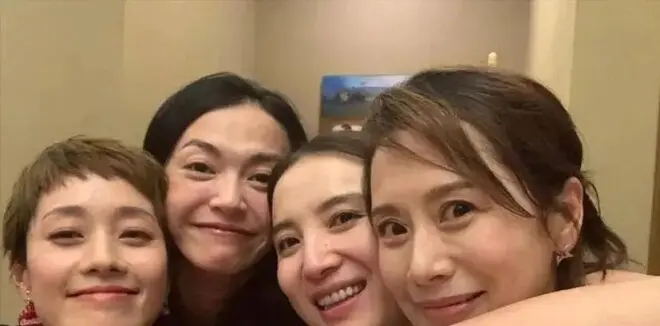 46岁殷桃路人照判若两人，昔日女神变大妈