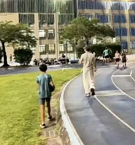汪小菲带玥儿台湾逛街，玥儿和筱梅超亲近