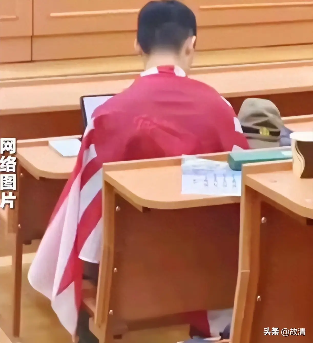 留俄生陈宇昕披旭日旗挑衅，莫大启动调查或开除