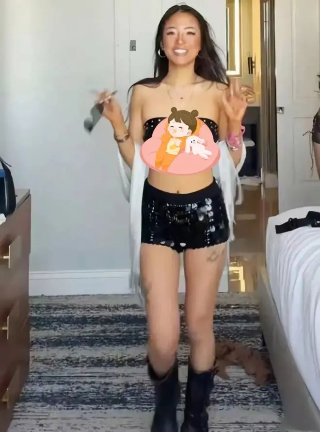 张学友大女儿现身，穿短裙皮罩走欧美火辣风