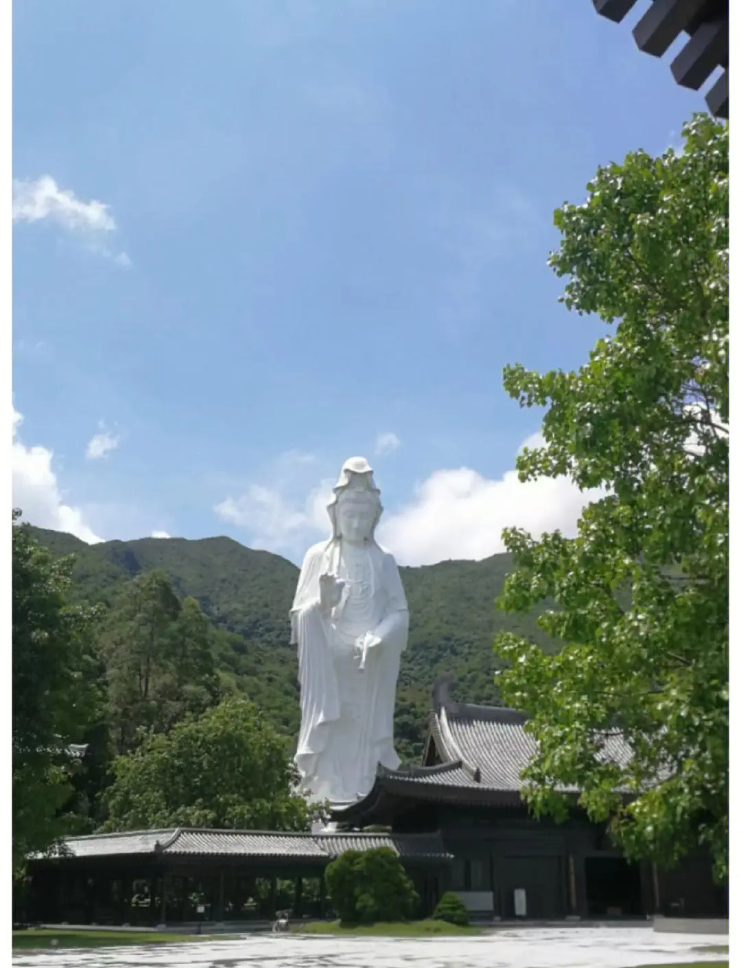 李泽钜、李泽楷现身慈山寺上香、李嘉诚缺席