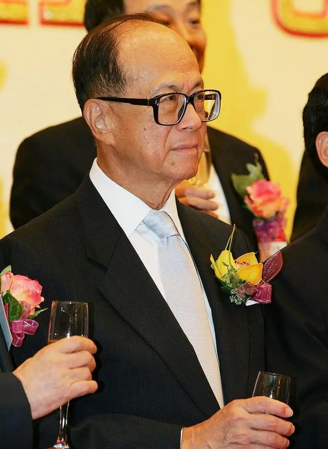 李泽钜、李泽楷现身慈山寺上香、李嘉诚缺席