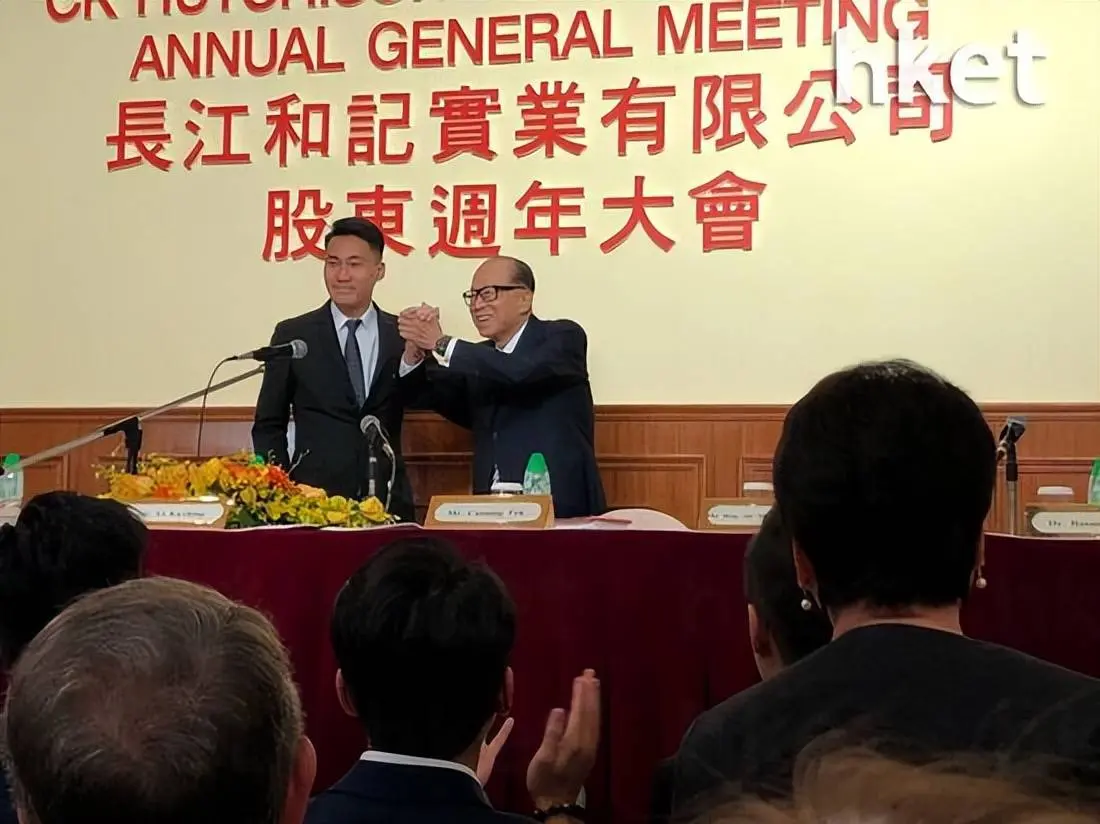李泽钜、李泽楷现身慈山寺上香、李嘉诚缺席