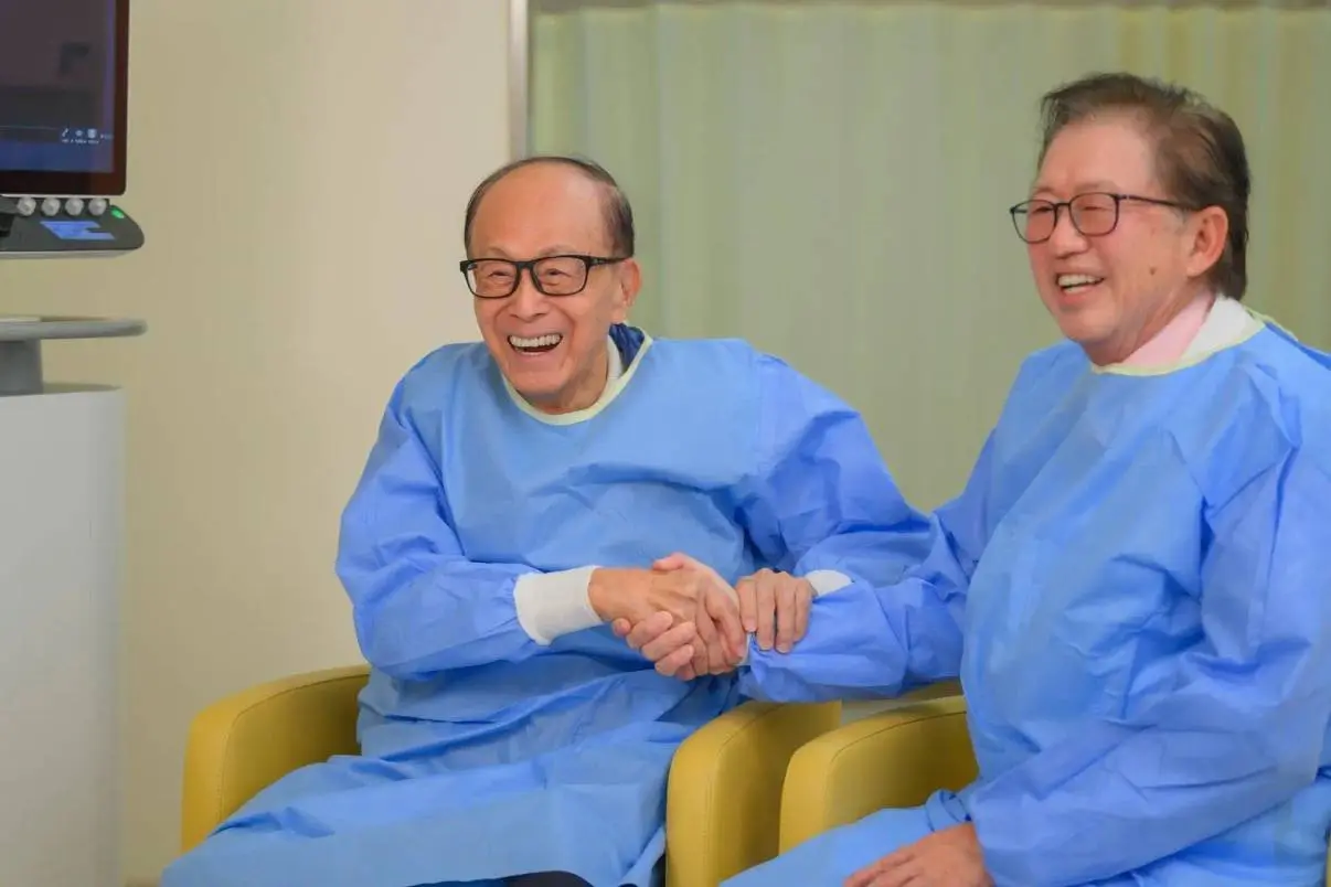 李泽钜、李泽楷现身慈山寺上香、李嘉诚缺席