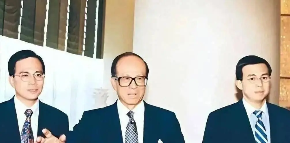 李泽钜、李泽楷现身慈山寺上香、李嘉诚缺席