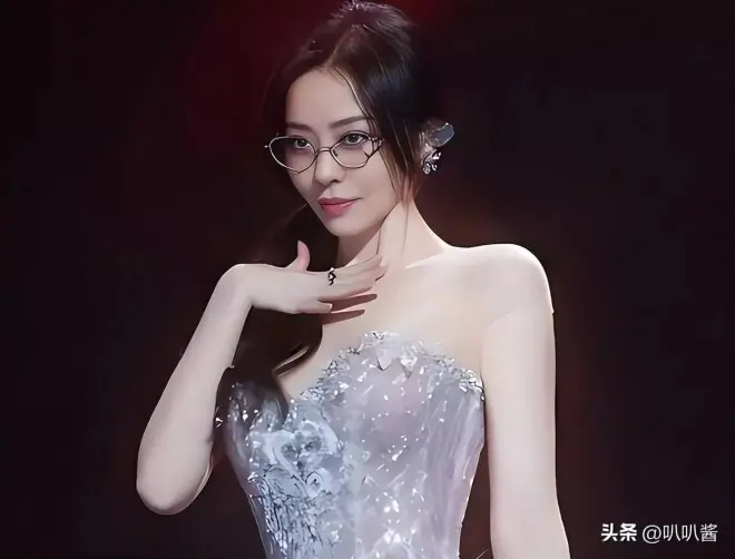 被渣男白睡16年，背负“小三”骂名，如今张靓颖怎样了