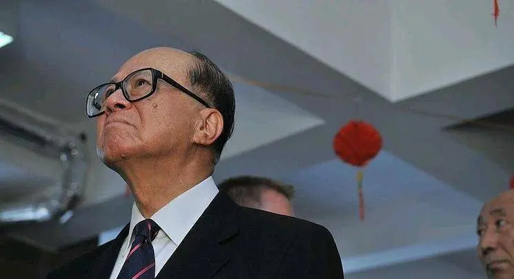 李泽钜、李泽楷现身慈山寺上香、李嘉诚缺席