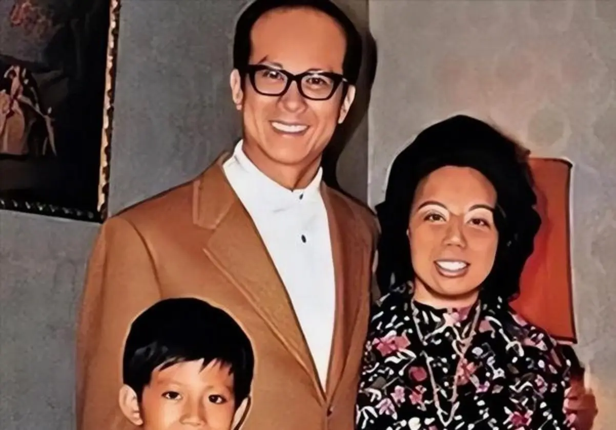 李泽钜、李泽楷现身慈山寺上香、李嘉诚缺席