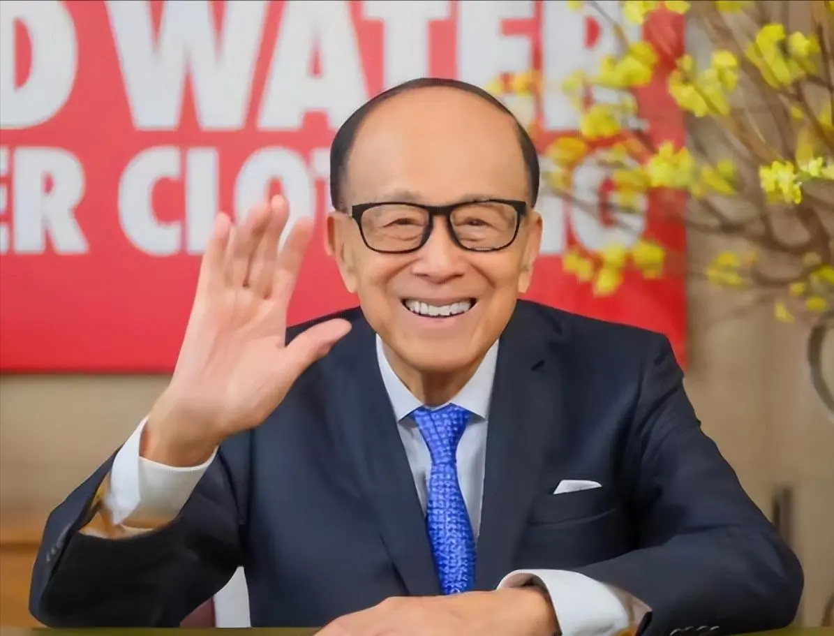 李泽钜、李泽楷现身慈山寺上香、李嘉诚缺席