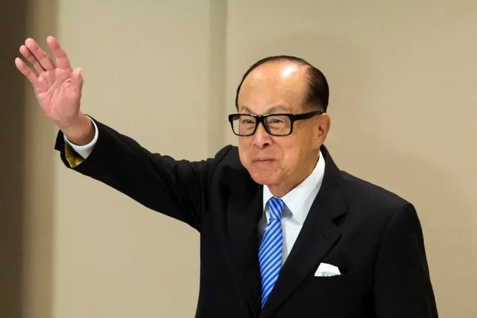 李泽钜、李泽楷现身慈山寺上香、李嘉诚缺席
