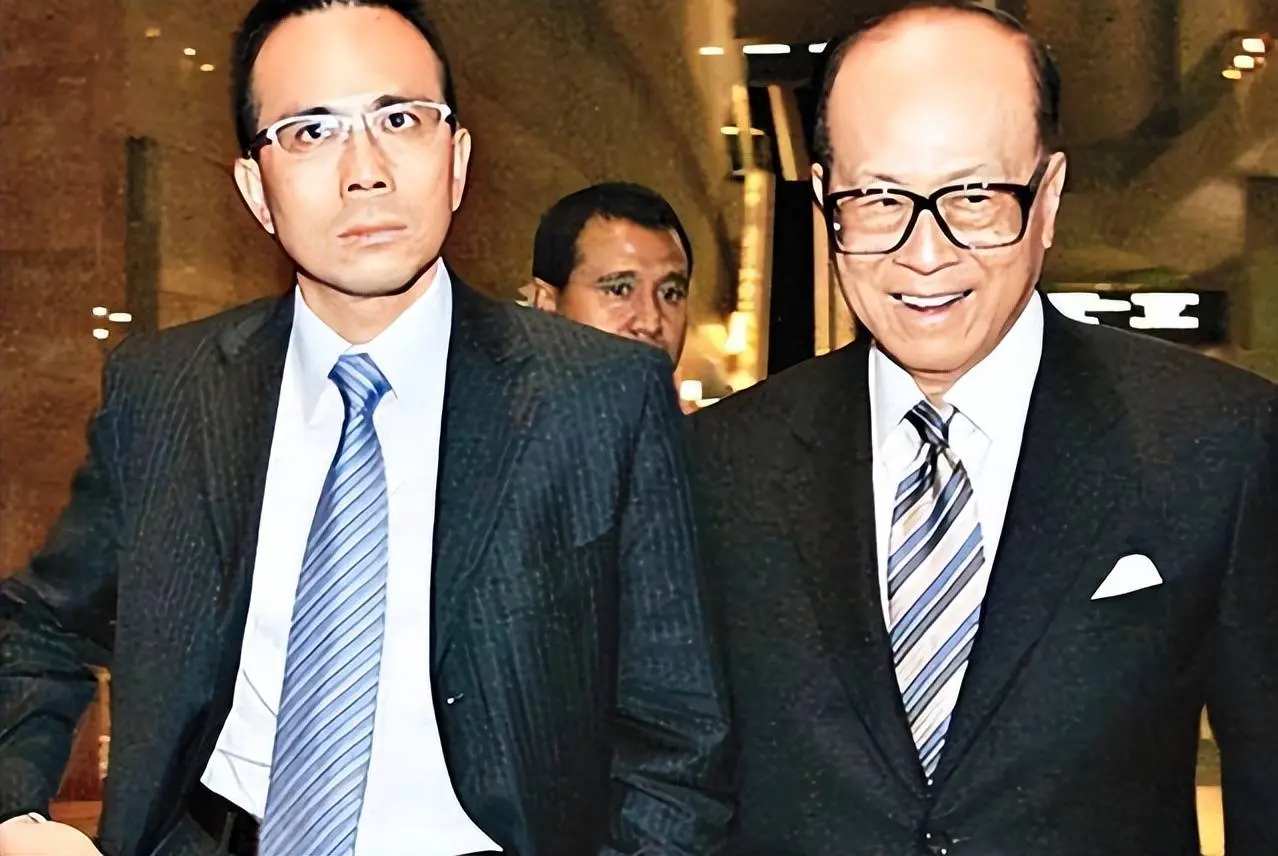 李泽钜、李泽楷现身慈山寺上香、李嘉诚缺席