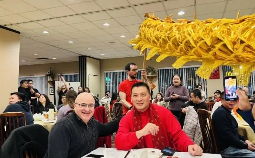 华裔市长余星友连任失败 曾质疑因港裔身份遭针对
