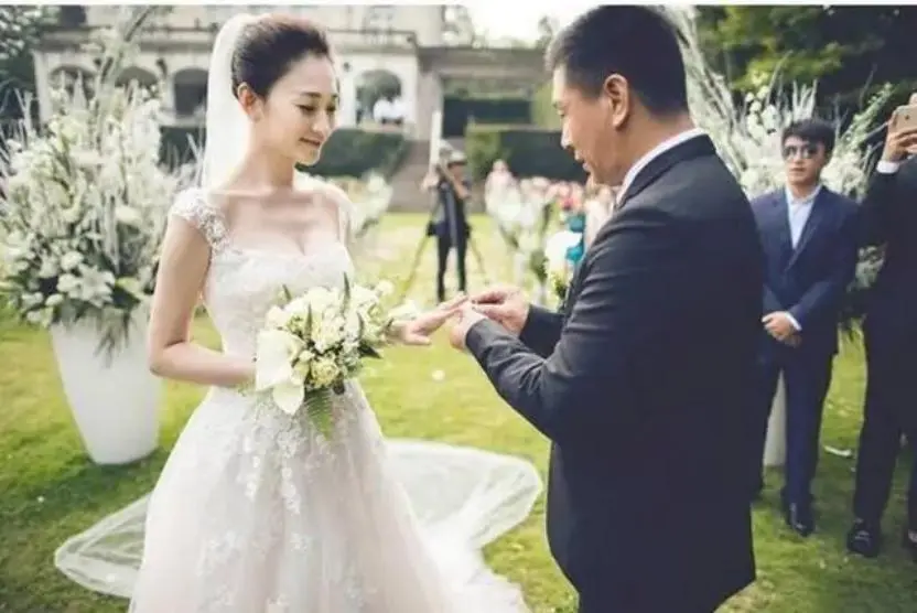 李小冉发文确认离婚