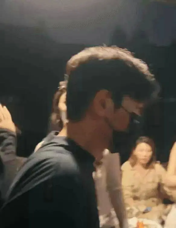 粉丝喊“喜欢你老婆高圆圆” 赵又廷秒回
