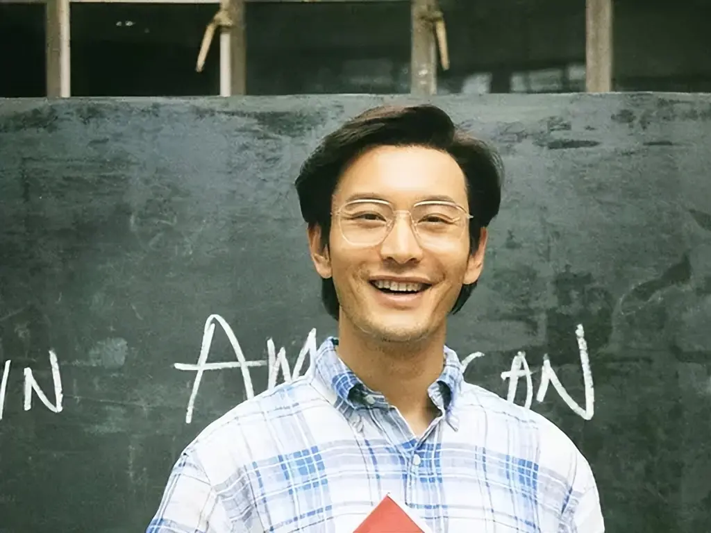 48岁黄晓明现身上海看房，邋遢显老人感
