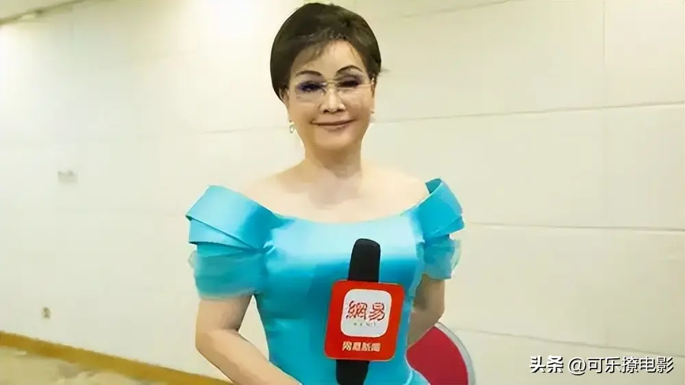 82岁李谷一因病缺席春晚4年，北京养病女儿照料