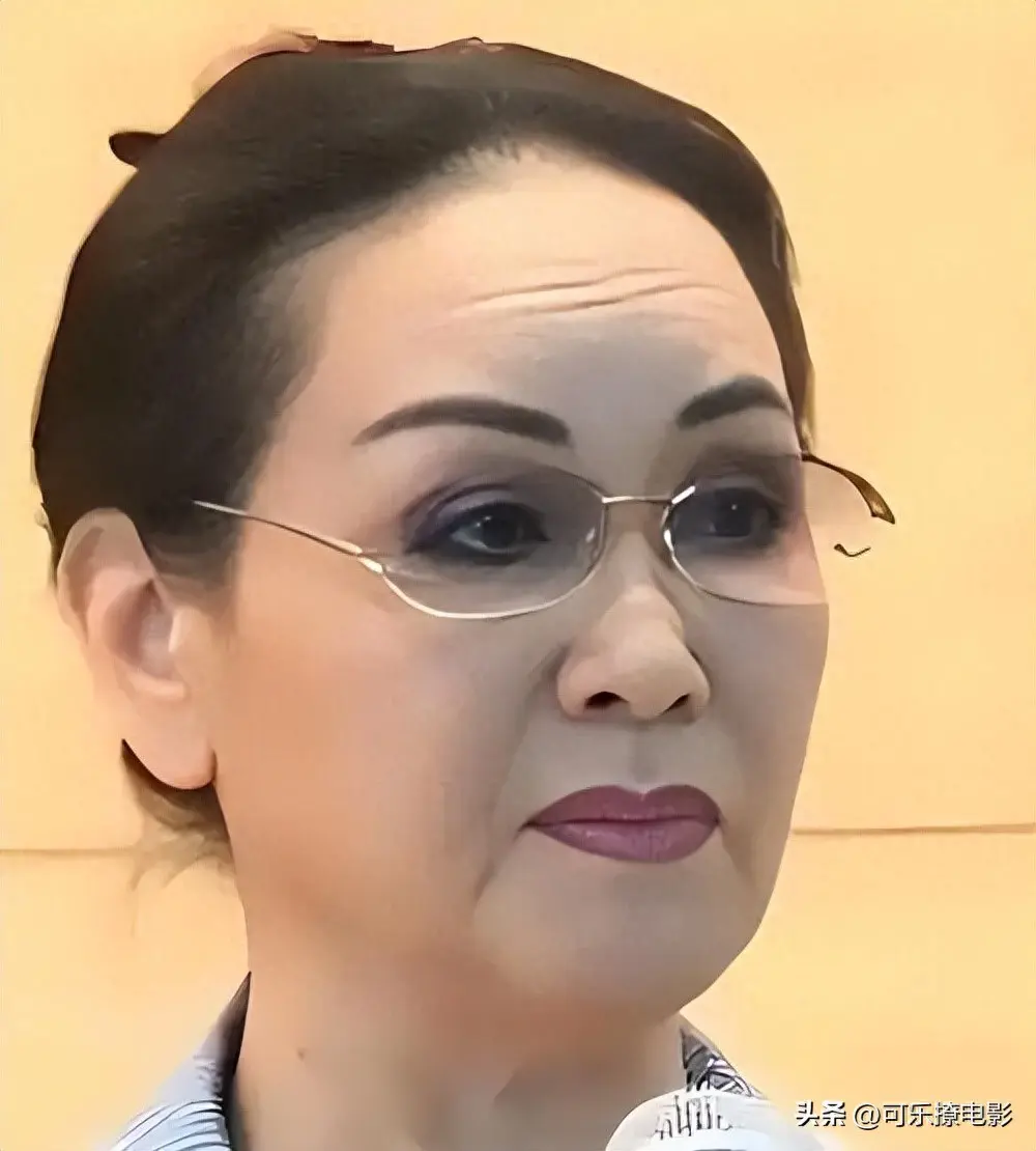 82岁李谷一因病缺席春晚4年，北京养病女儿照料