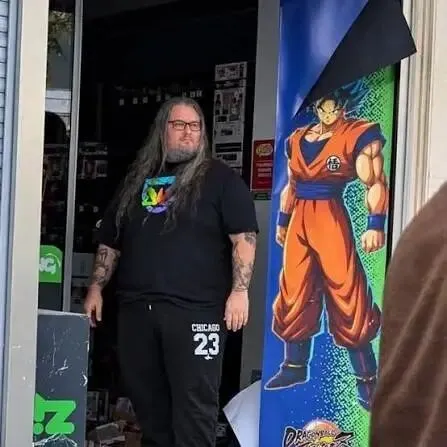 这是就是巴黎! 华人老板娘被一群暴徒打昏在地 醒来商店已烧成灰; 不敢出警