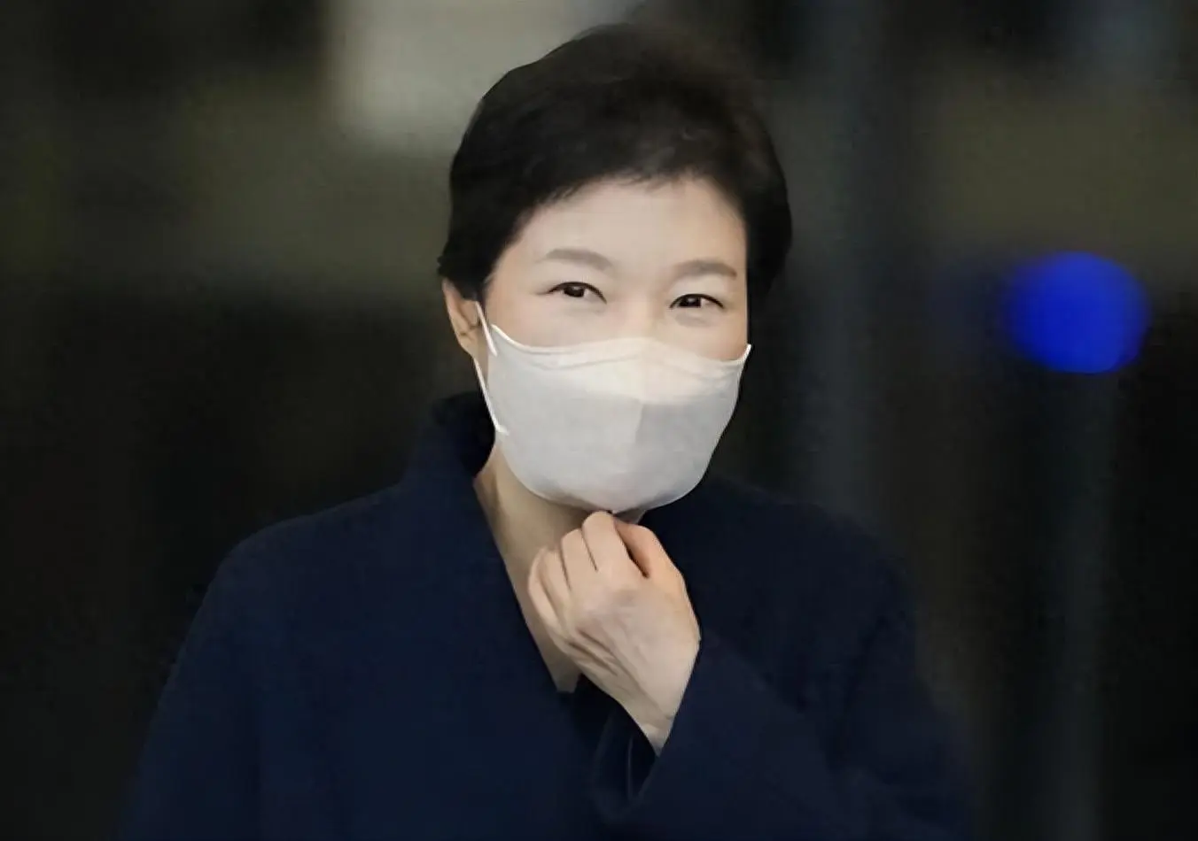 出狱后的朴槿惠生活状态曝光：入住1676平别墅，与小10岁律师相伴