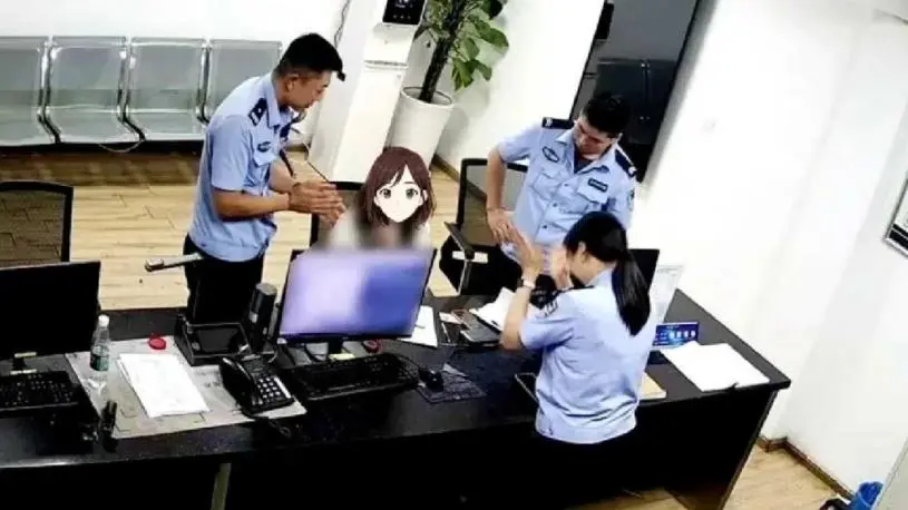 成都民警上门拔SIM卡，保住女子500万存款