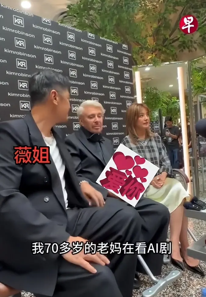 50岁赵薇高调现身新加坡，状态回到30岁