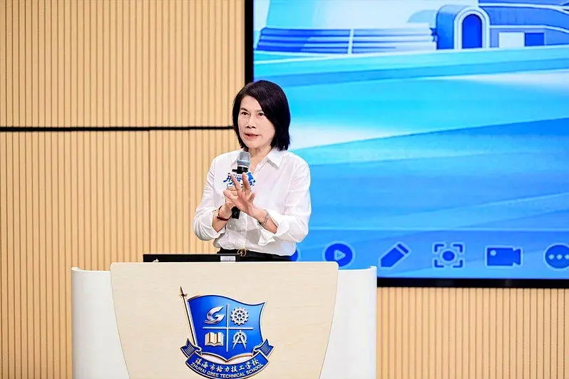 格力技校开学 董明珠下令禁学生谈恋爱