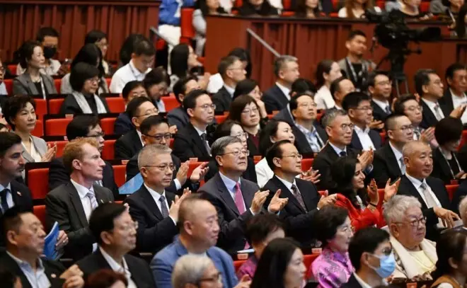 中加再传好消息！加拿大部长访华5天，签下7项合作协议