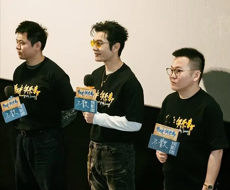 48岁黄晓明现身上海看房，邋遢显老人感