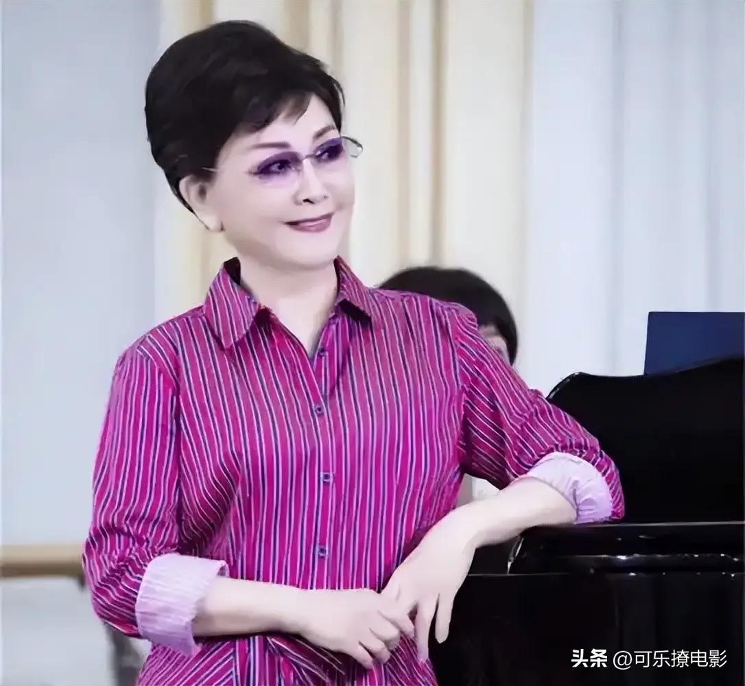 82岁李谷一因病缺席春晚4年，北京养病女儿照料