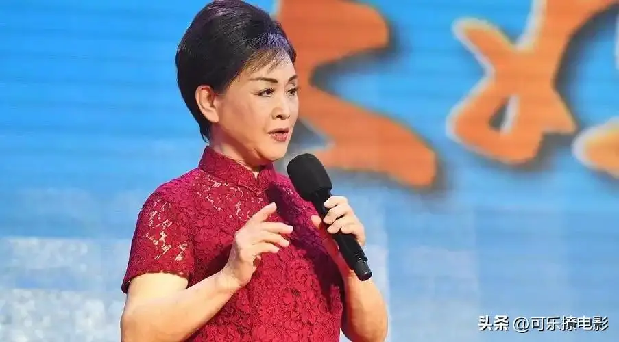 82岁李谷一因病缺席春晚4年，北京养病女儿照料