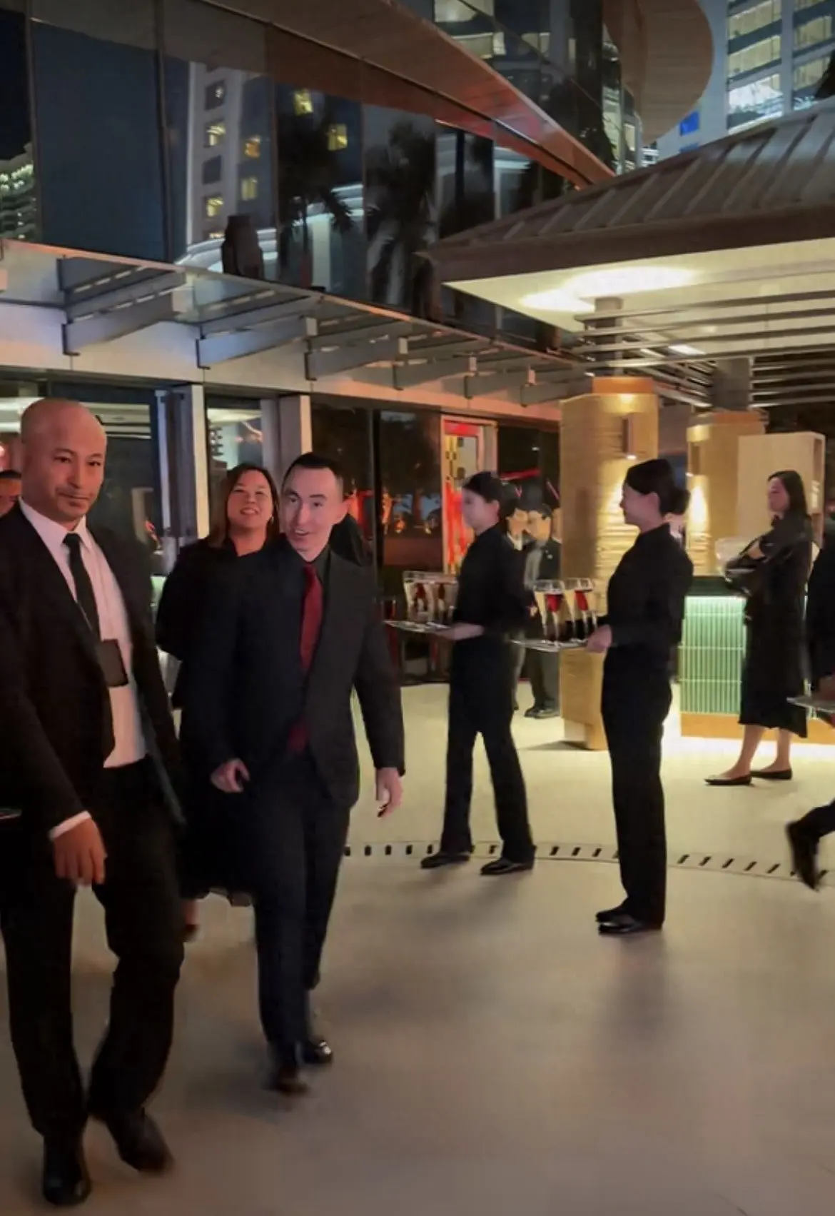 何猷龙澳门新酒店开业，独撑场面未邀家族成员
