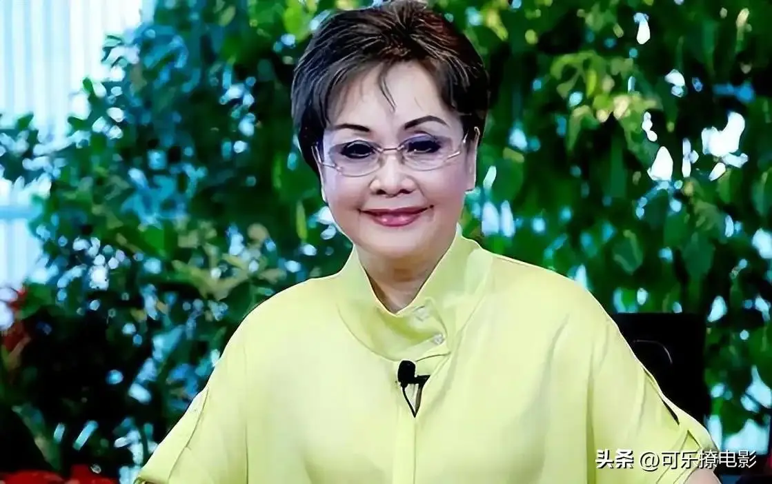 82岁李谷一因病缺席春晚4年，北京养病女儿照料