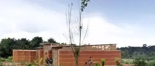 中国商人告诉我：在这里赚钱不难，但能安全带回国的不多