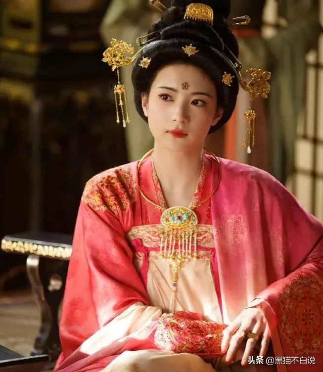 大肚遮不住！曝95花与大13岁知名导演结婚！