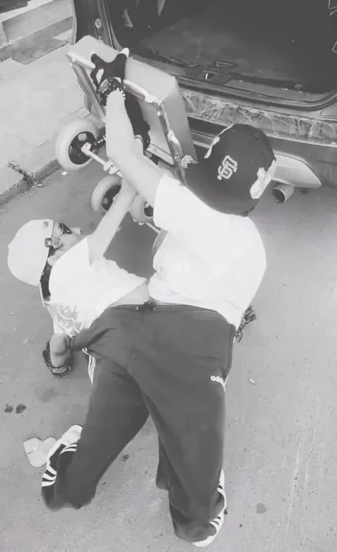 两颗心共用身体！网红连体兄弟离世