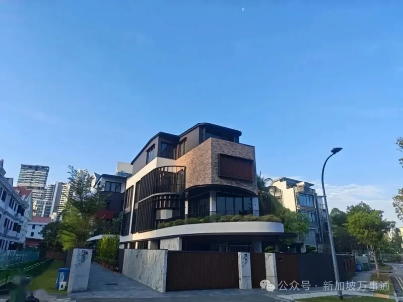 网友吐槽：新加坡相当于中国二线城市