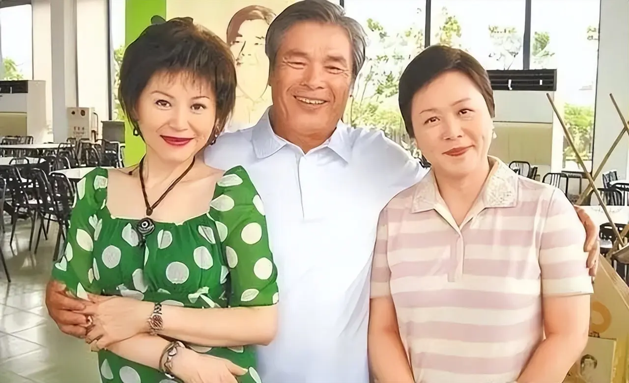 他前后娶“6个老婆”，每人每月7万零花钱，71岁娶第七房小娇妻