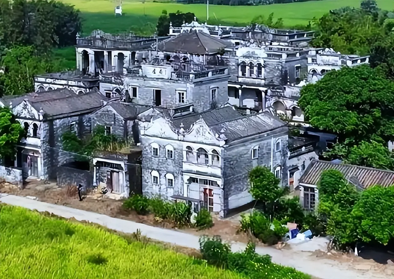 全村移民加拿大 广东无人村民斥巨资盖别墅