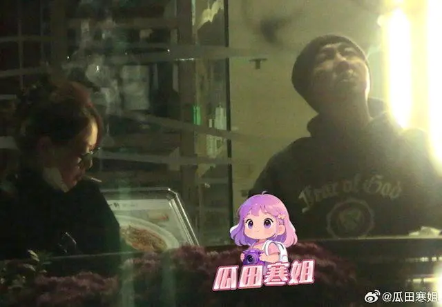 张卫健夫妻餐厅外乱抛烟头 1个被窝睡不出2种人