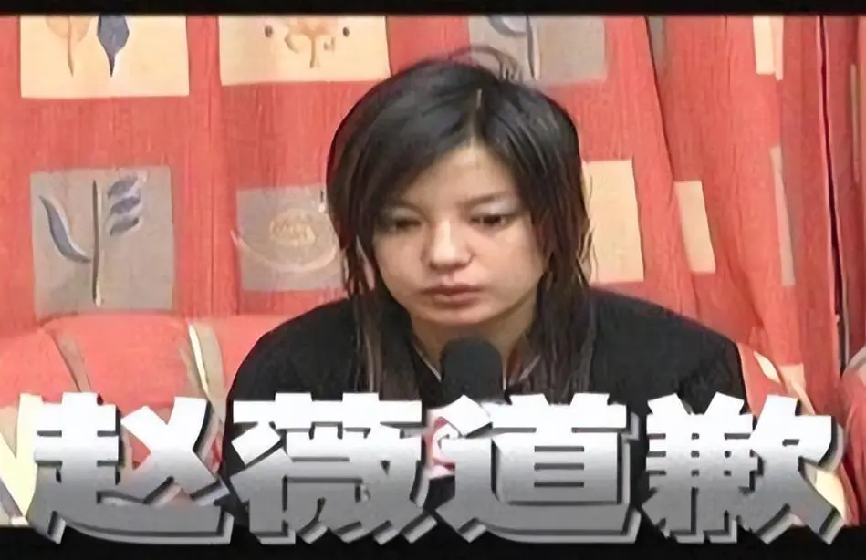 封杀5年赵薇新加坡露面，自曝谋生手段，网友：想不到她会干这个