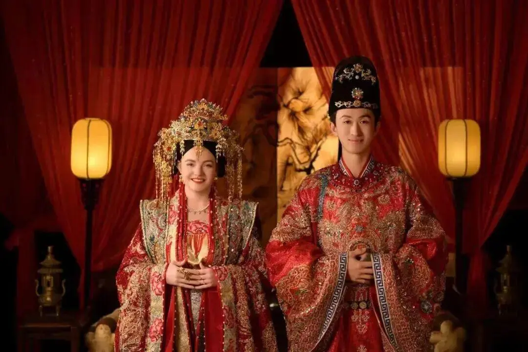 娶美国媳妇外卖小哥准备离婚，否认结婚是为了绿卡