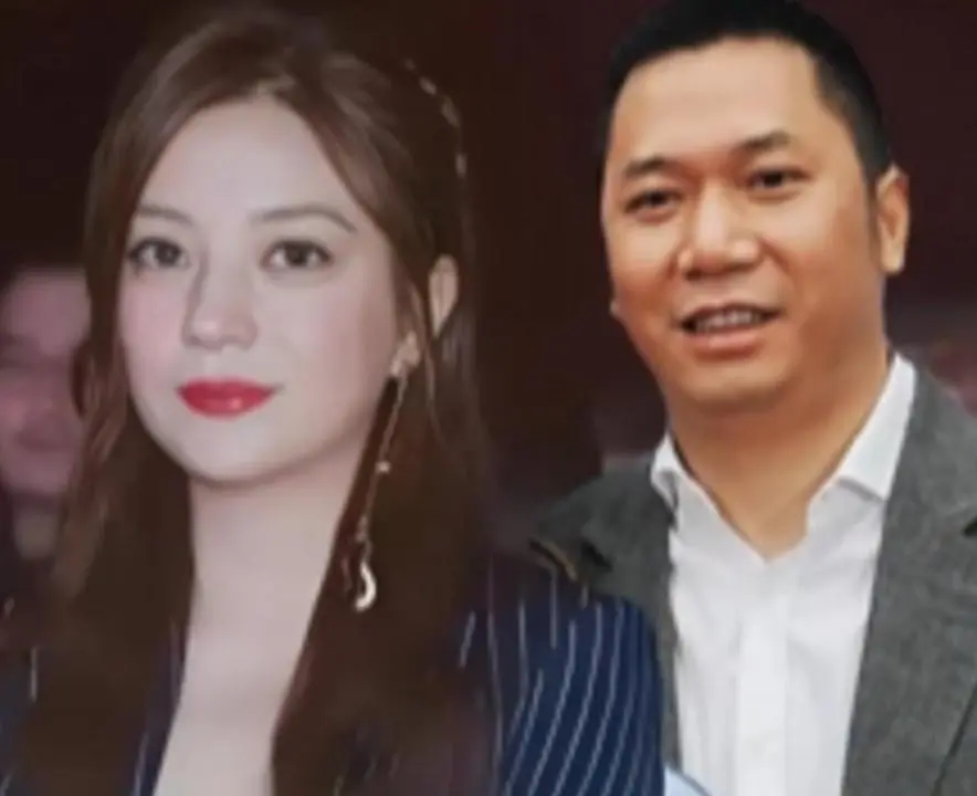 封杀5年赵薇新加坡露面，自曝谋生手段，网友：想不到她会干这个